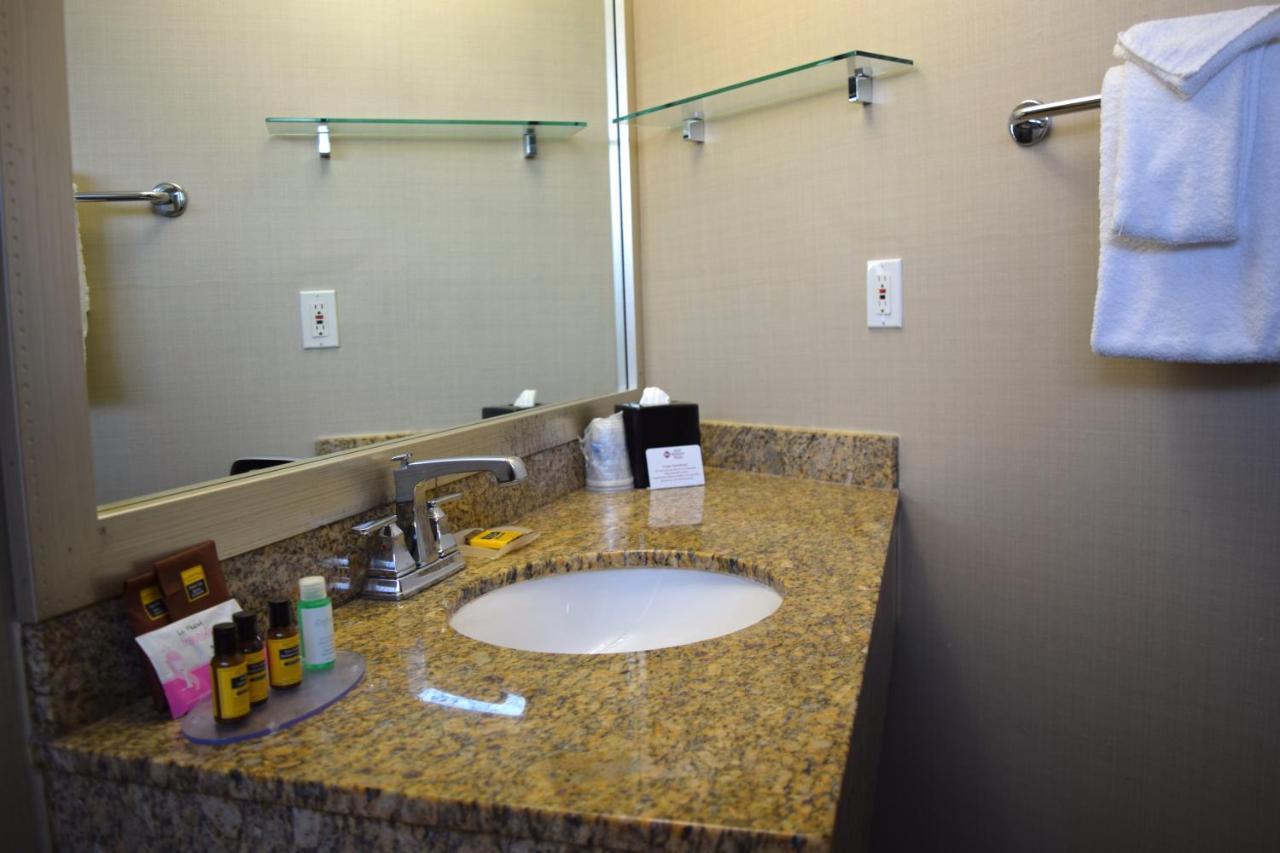 Best Western Plus Uptown Hotel Vancouver Exterior photo